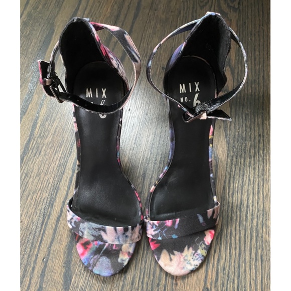 Floral strappy heels - Picture 2 of 4